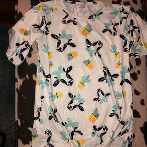 Size7/8 shirt and shorts green & white sequence